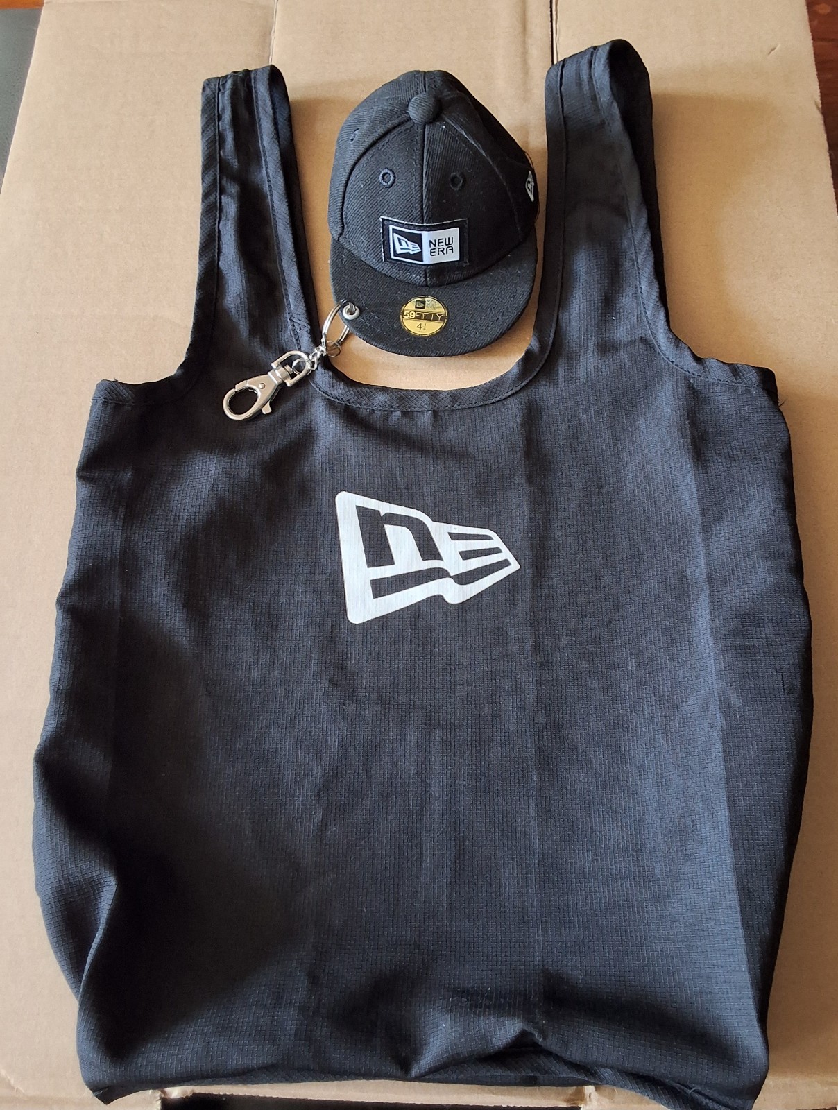 NEW ERA 59FIFTY Cap Pouch Keychain & Black Reusable bag Travel Bag