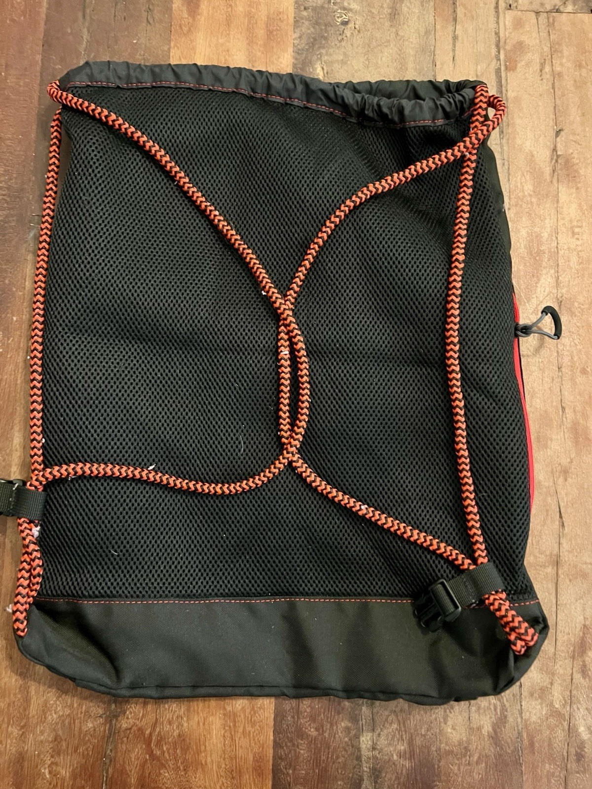 Titleist Large Drawstring Sack Pack Black w/ red Cords Textile Material 19 x 14″