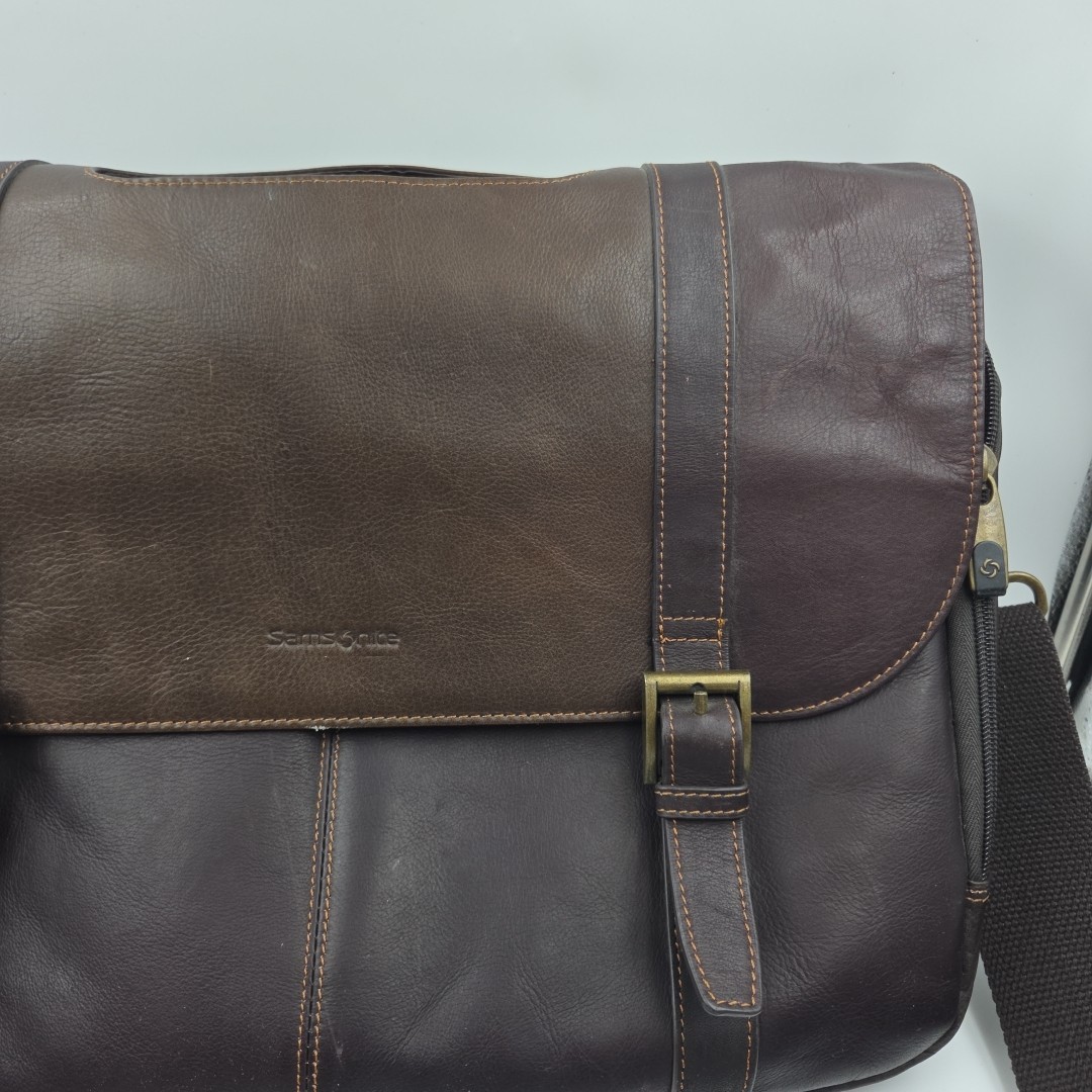 Samsonite Colombian Leather Flap-Over Messenger Bag Laptop Brown Minimalist