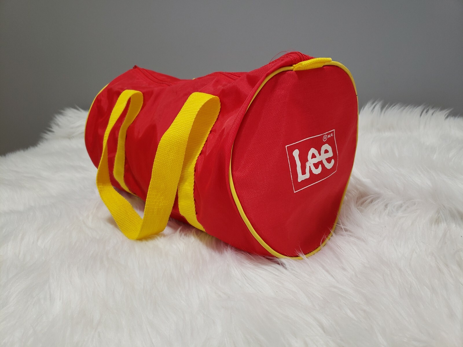 VINTAGE RETRO Lee Jeans Brand Red Nylon Zippered Gym Duffle Tote Bag 80s WORKOUT