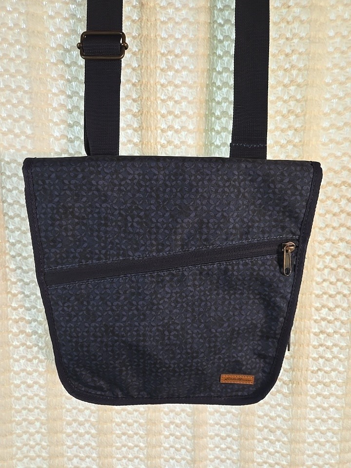 Eddie Bauer Connect Tech Blue Crossbody Laptop Tablet Messenger Bag