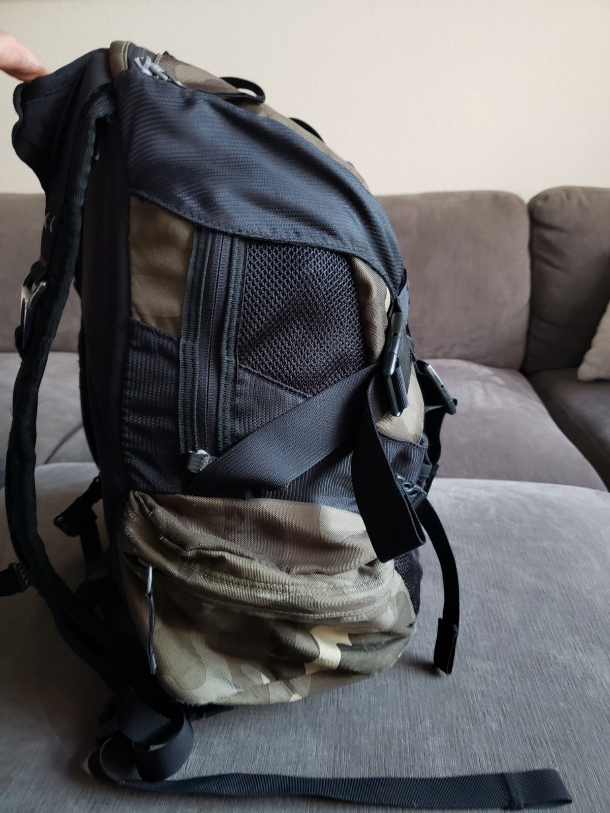 Oakley Icon 2.0 Tactical Backpack Camo/Black Padded Back – VERY CLEAN -Read Desc