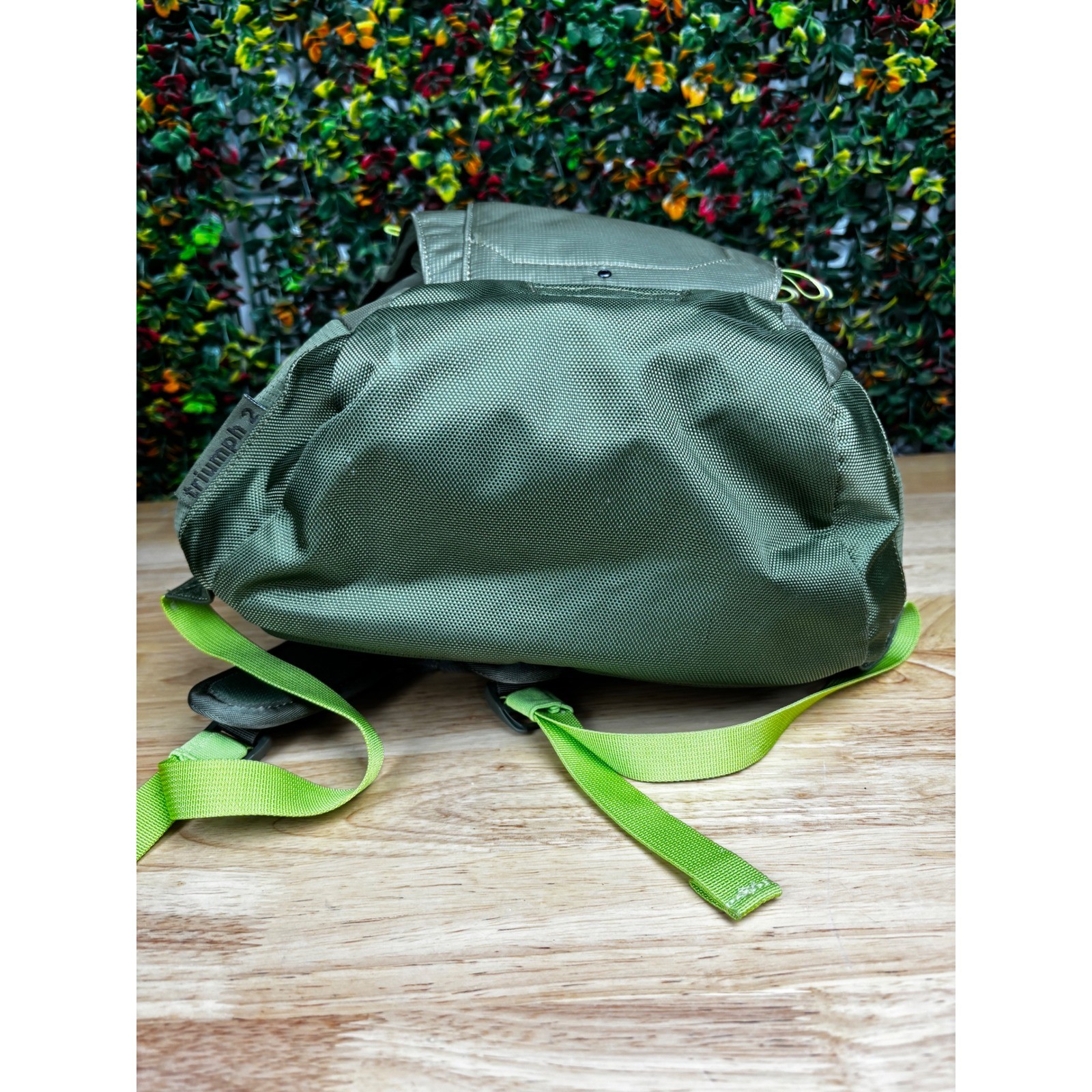 Thule Enroute Triumph 2 Backpack Daypack Olive Green Lime Ripstop Nylon Bag