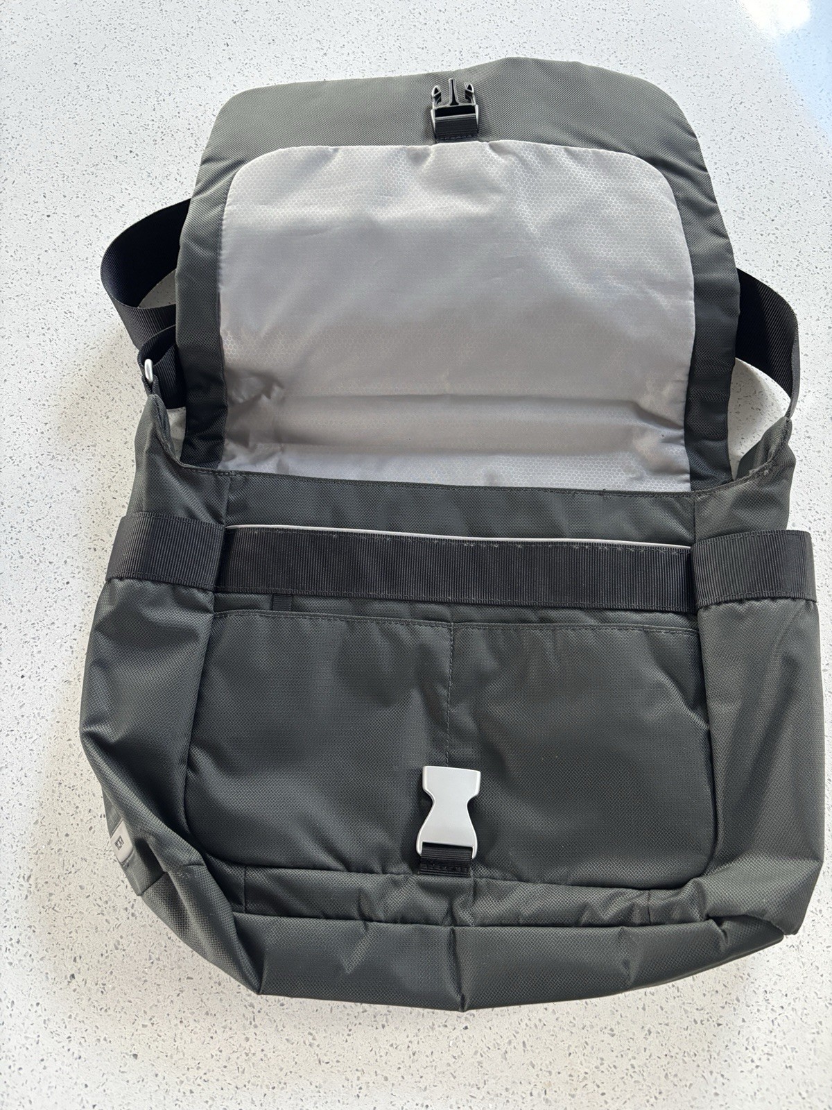 Tumi T-Tech Crossbody Messenger Bag Black and Grey Excellent Condition
