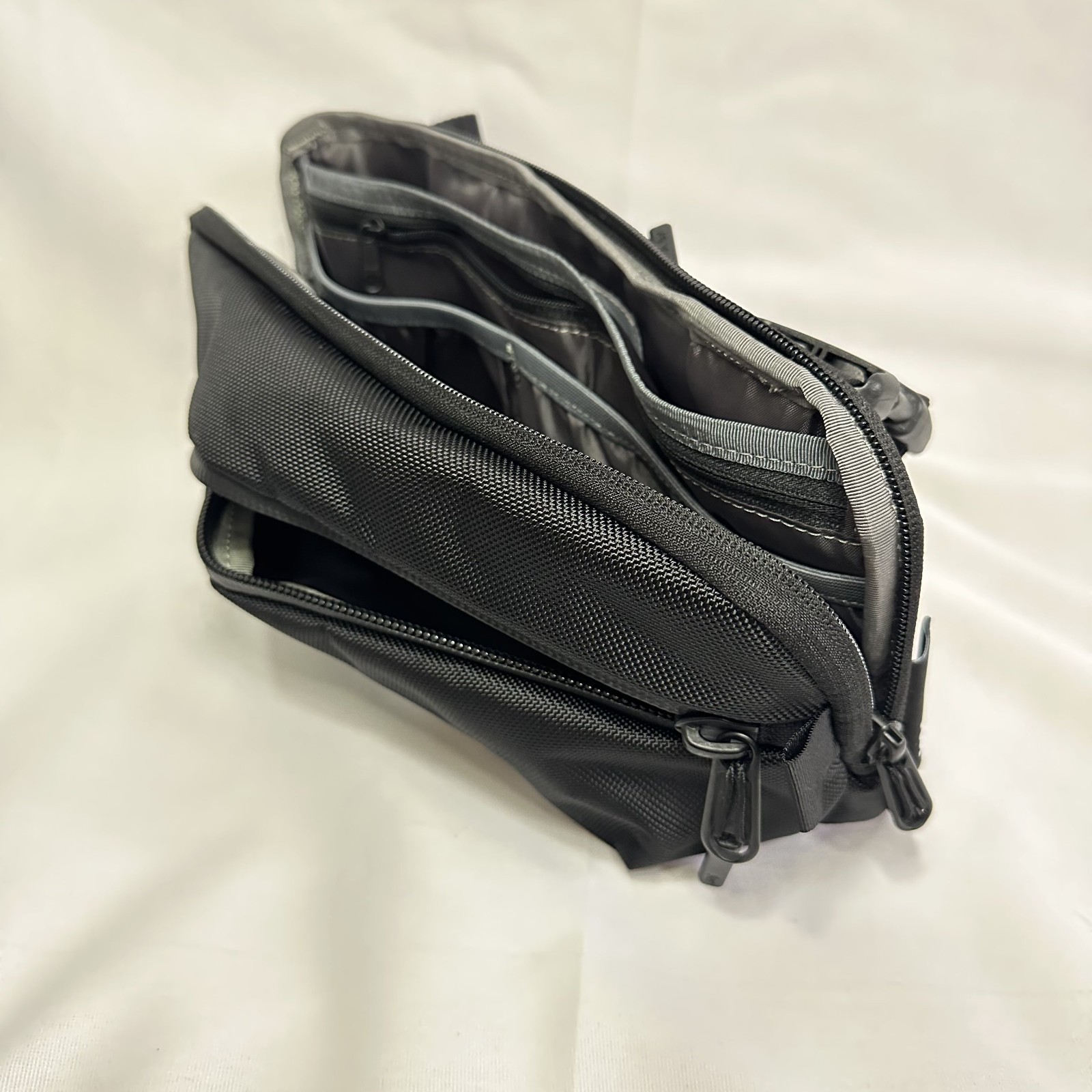 Aer Day Sling 2 Black 4.5L Travel Crossbody EDC Bag