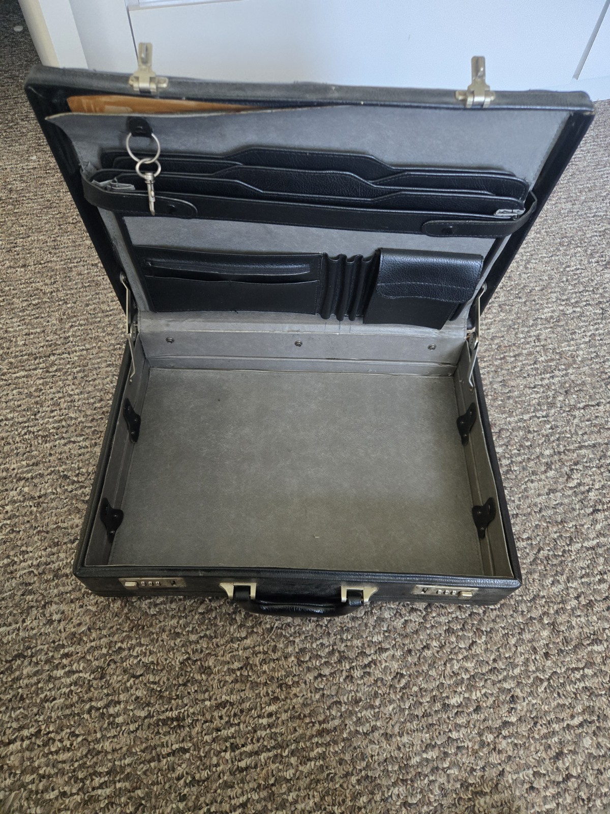 Vintage Black Hardshell Attaché Case Briefcase w/ Combination Lock Classic…