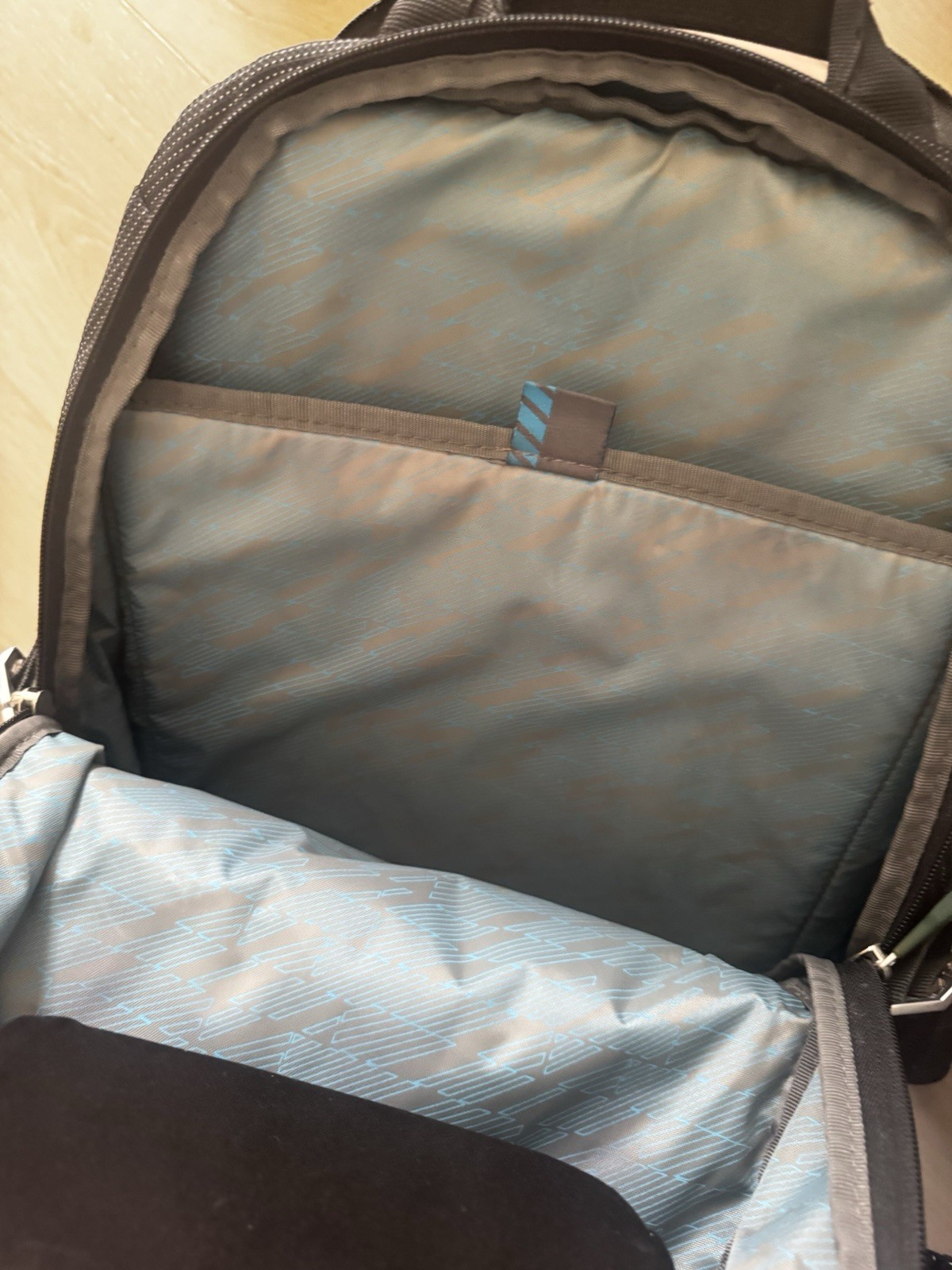 Thule Sweeden Crossover Backpack 17″ Laptop Sunglasses Pocket Travel Hiking