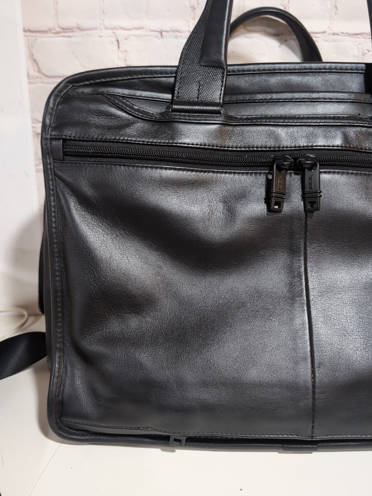 TUMI ALPHA 2 Expandable Laptop Briefcase Black Leather Model 96141 D2 READ