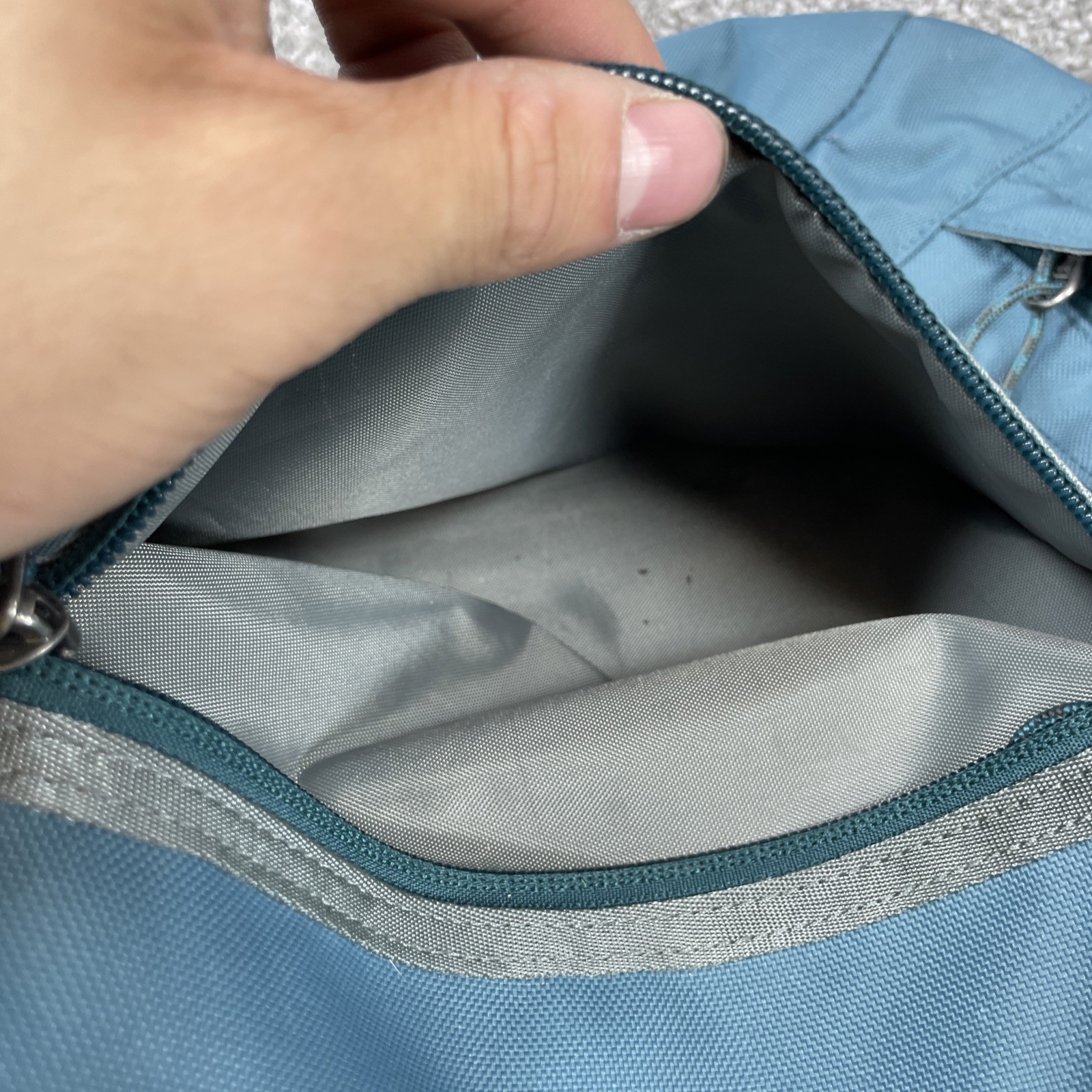 Patagonia Backpack Mens Arbor Daypack 20L Tasmanian Teal Outer Zipper Pockets