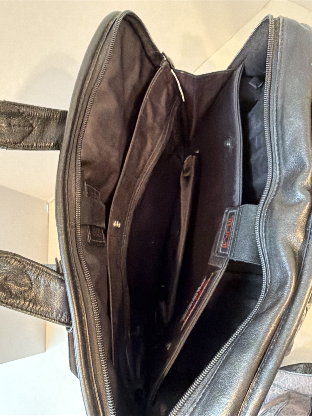 Tumi Alpha Leather Padded Laptop Briefcase Bag Black Leather Nice