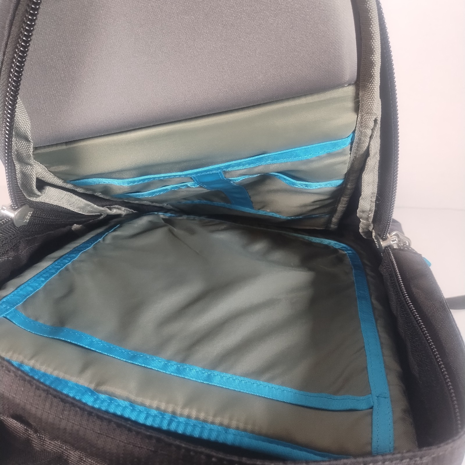 Thule Study Blue Backpack Laptop Sunglasses Case