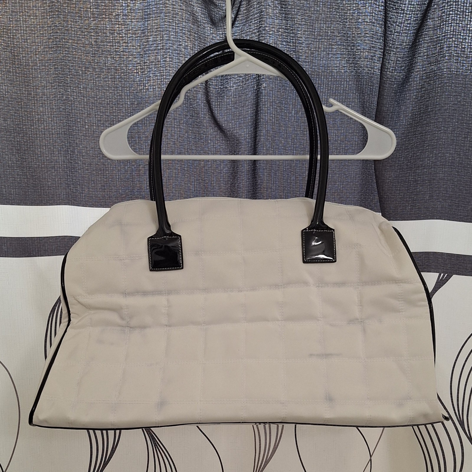Givenchy Parfums Designer White Black Quilted Weekender Duffle Travel Bag Vacay