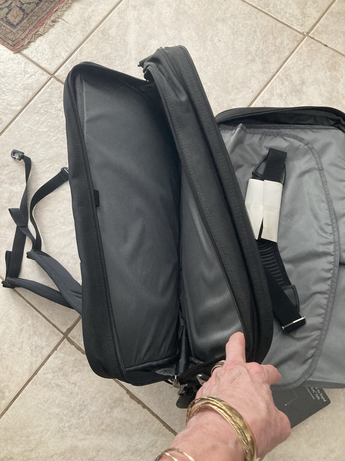 Victorinox 3207IN Black 2-Zip Expandable Overnighter Travel Bag 22x15x4