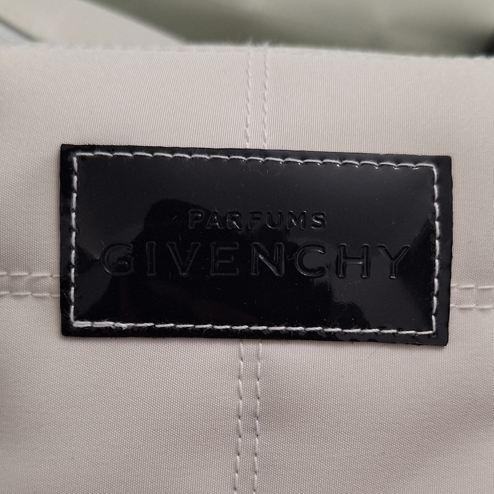 Givenchy Parfums Designer White Black Quilted Weekender Duffle Travel Bag Vacay
