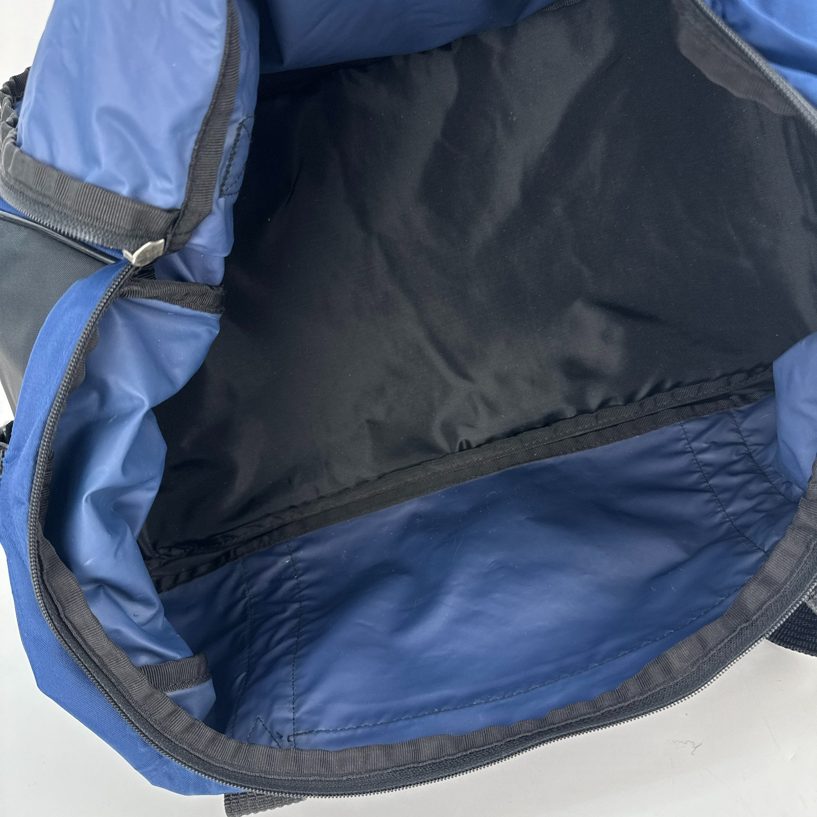 Vtg NIKE Duffle Gym Bag Nylon Blue Black Swoosh Basketball White Tag 90’s Y2K