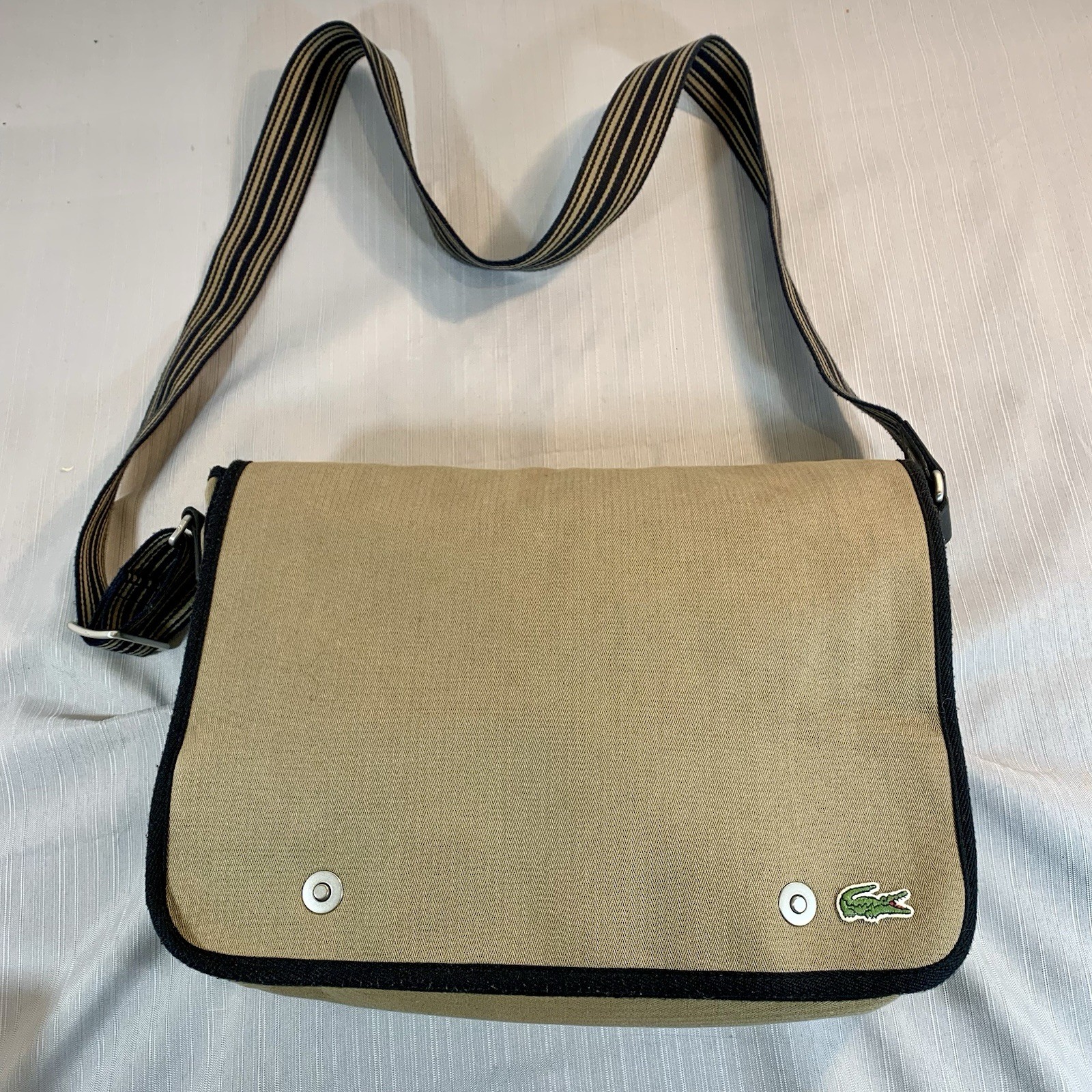 LACOSTE M60 Messenger Bag Large VTG Tan Dark Beige Black Knit Strap 14”x10”x4”