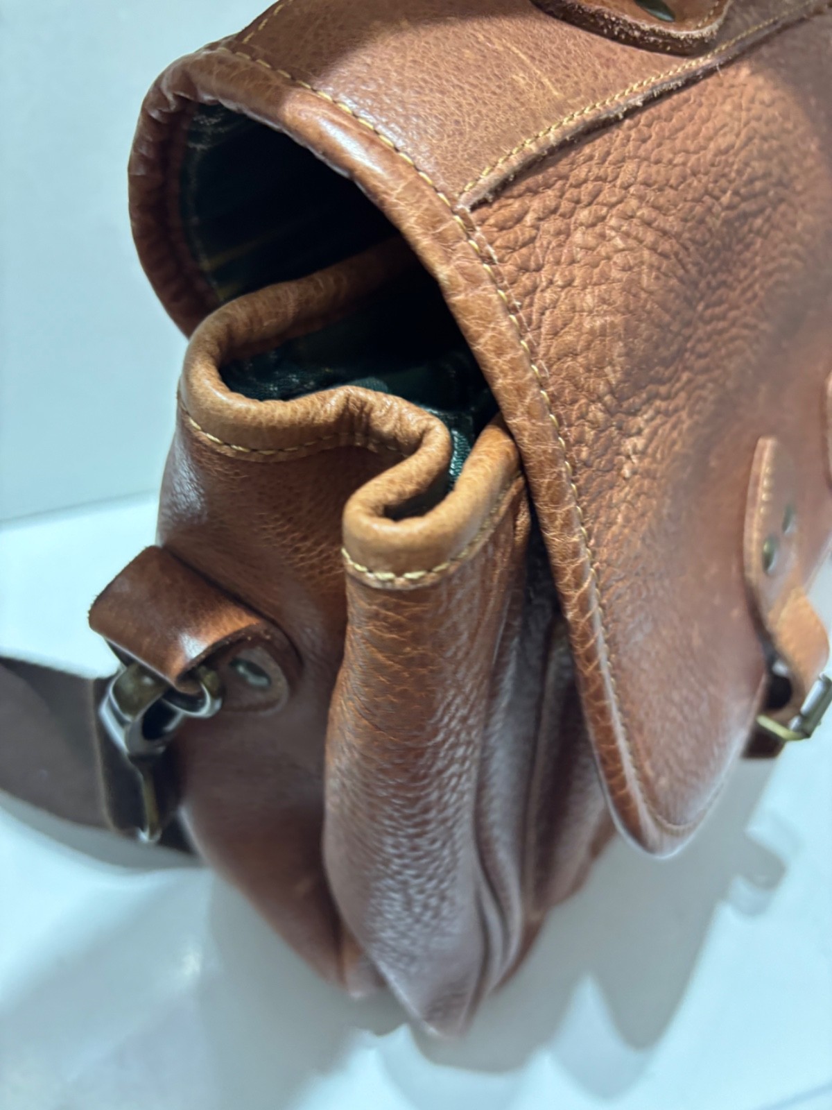 Duluth Trading Bashful Billionaire Full Grain Leather Briefcase Messenger Bag