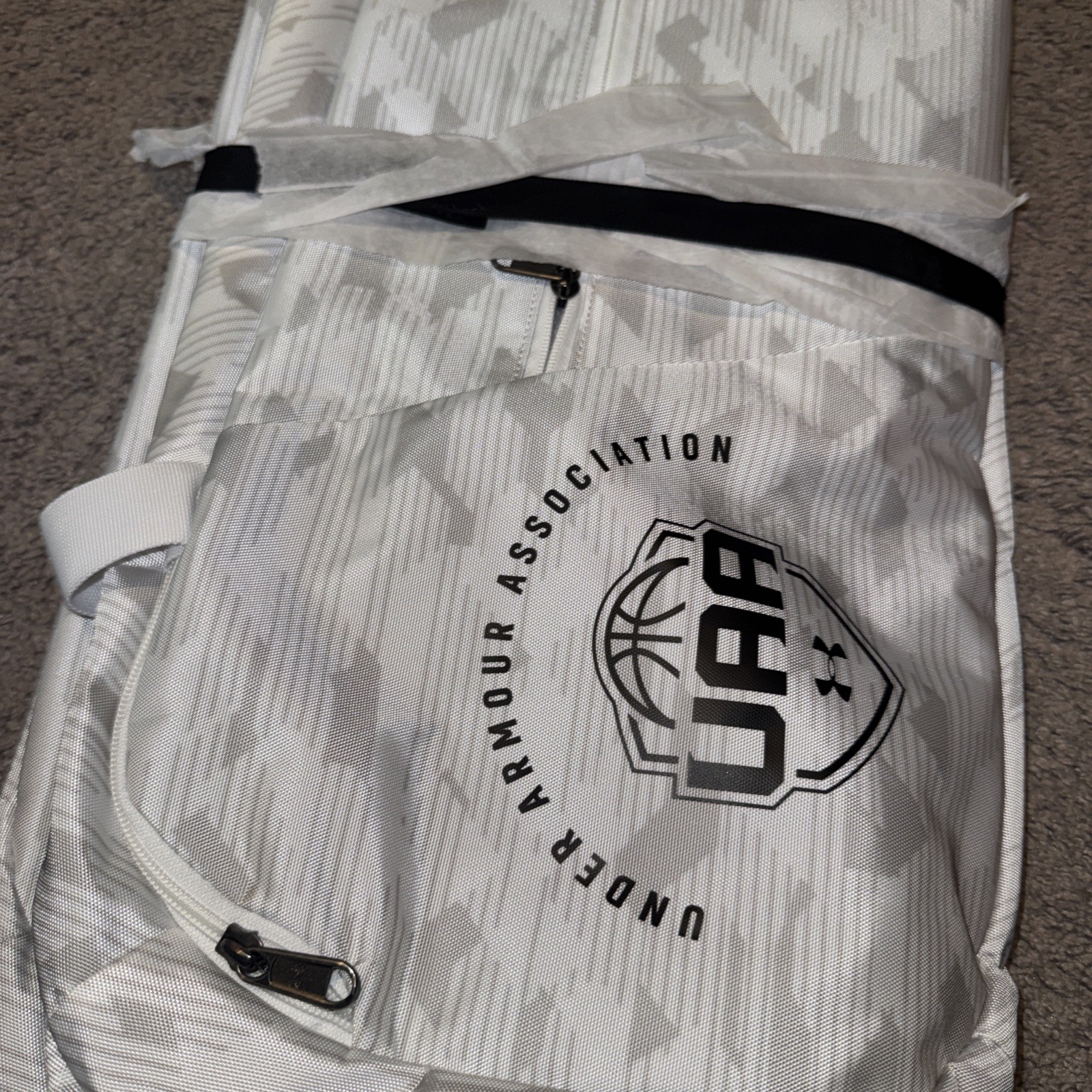 Under Armour Association UAA Basketball Duffle Bag UM Athlete Issued Pockets