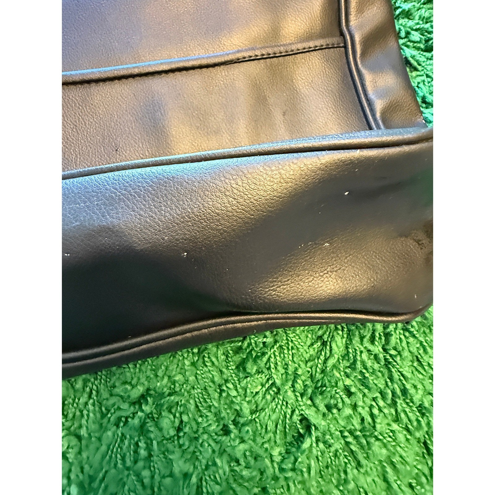 Sanctidade Messenger Bag Unisex OS Black Excellent Renaissance Graphic Crossbody