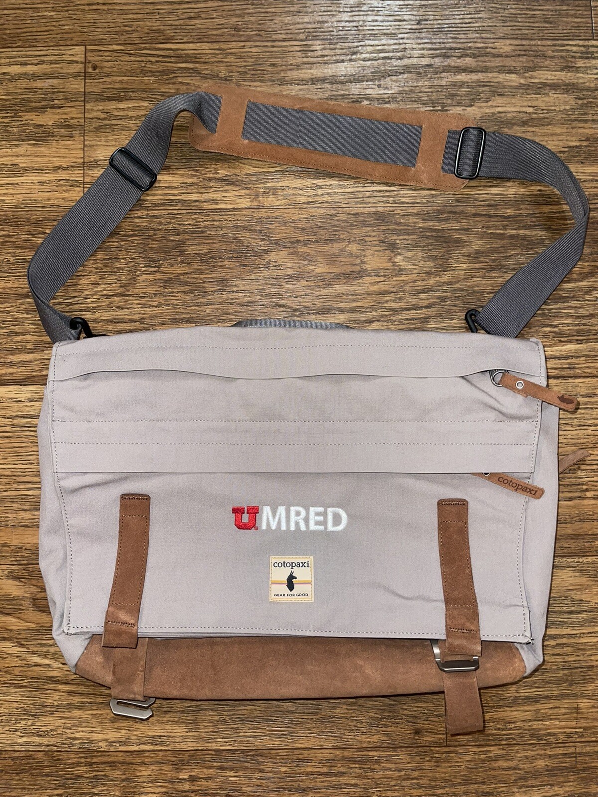 Cotopaxi Kpong 24 Canvas Shoulder Messenger Bag Gray/Brown Leather Trim UMRED
