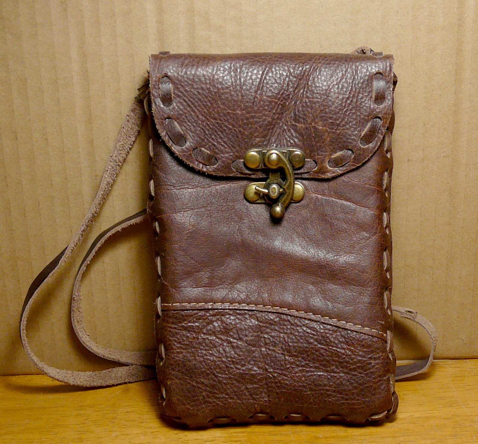 PASSPORT CROSSBODY/NECK POUCH_LIGHTLY DISTRESSED LEATHER_WATER BUFFALO_262946-02