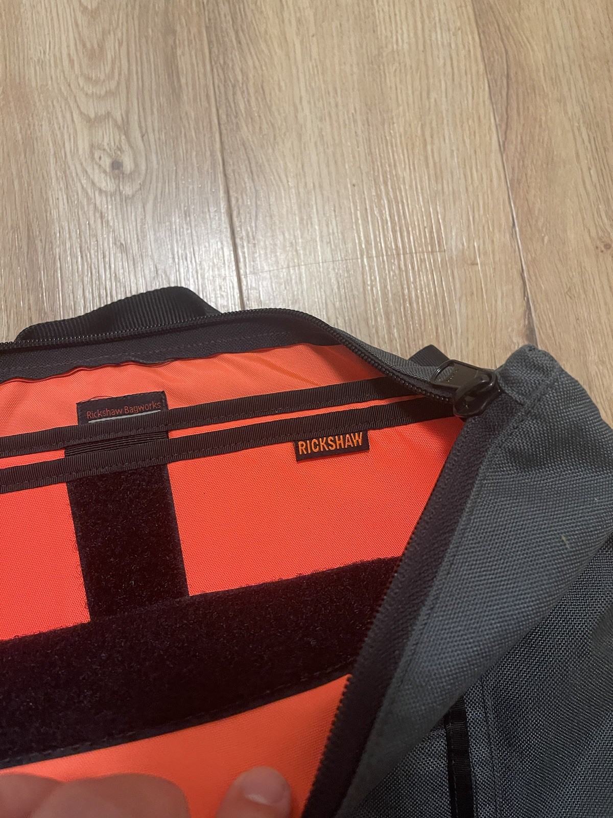 RICKSHAW BAGS MEDIUM VELO BACKPACK $129 GREY *SEE PHOTOS* SAN FRANCISCO SLEEK