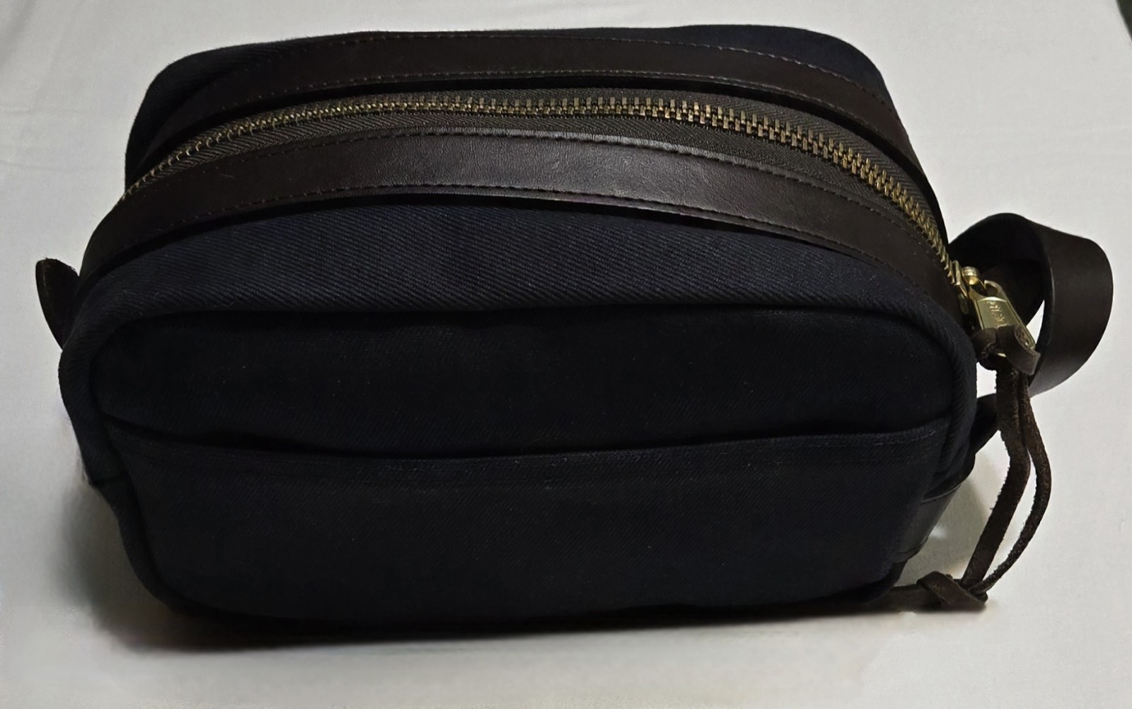 FILSON Rugged Twill Travel Kit Navy Used 10″×6″×6″. Dopp Toiletry Bag. Made USA
