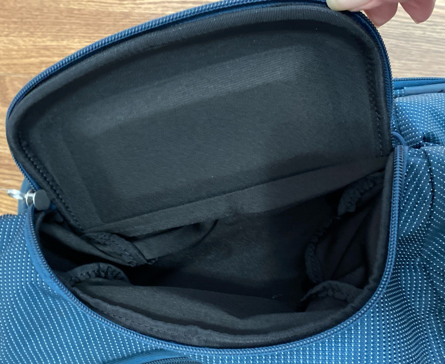 Thule Sweden Subterra Rolling Duffle 28″ Blue Carry On or Check Bag