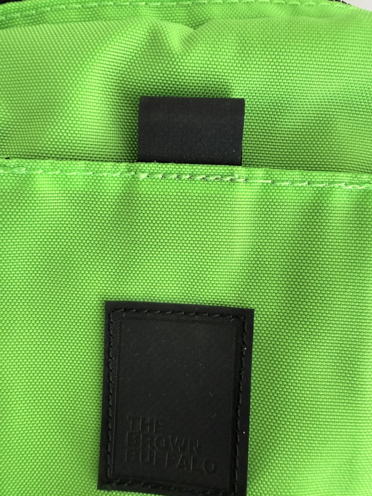 New The Brown Buffalo Conceal Sling Lime Green STORMPROOF Nylon Crossbody Sample