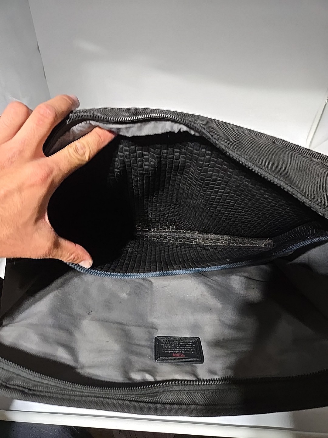 TUMI Alpha 2 Black Nylon Compact Large Screen Laptop Briefcase Bag 26114D2