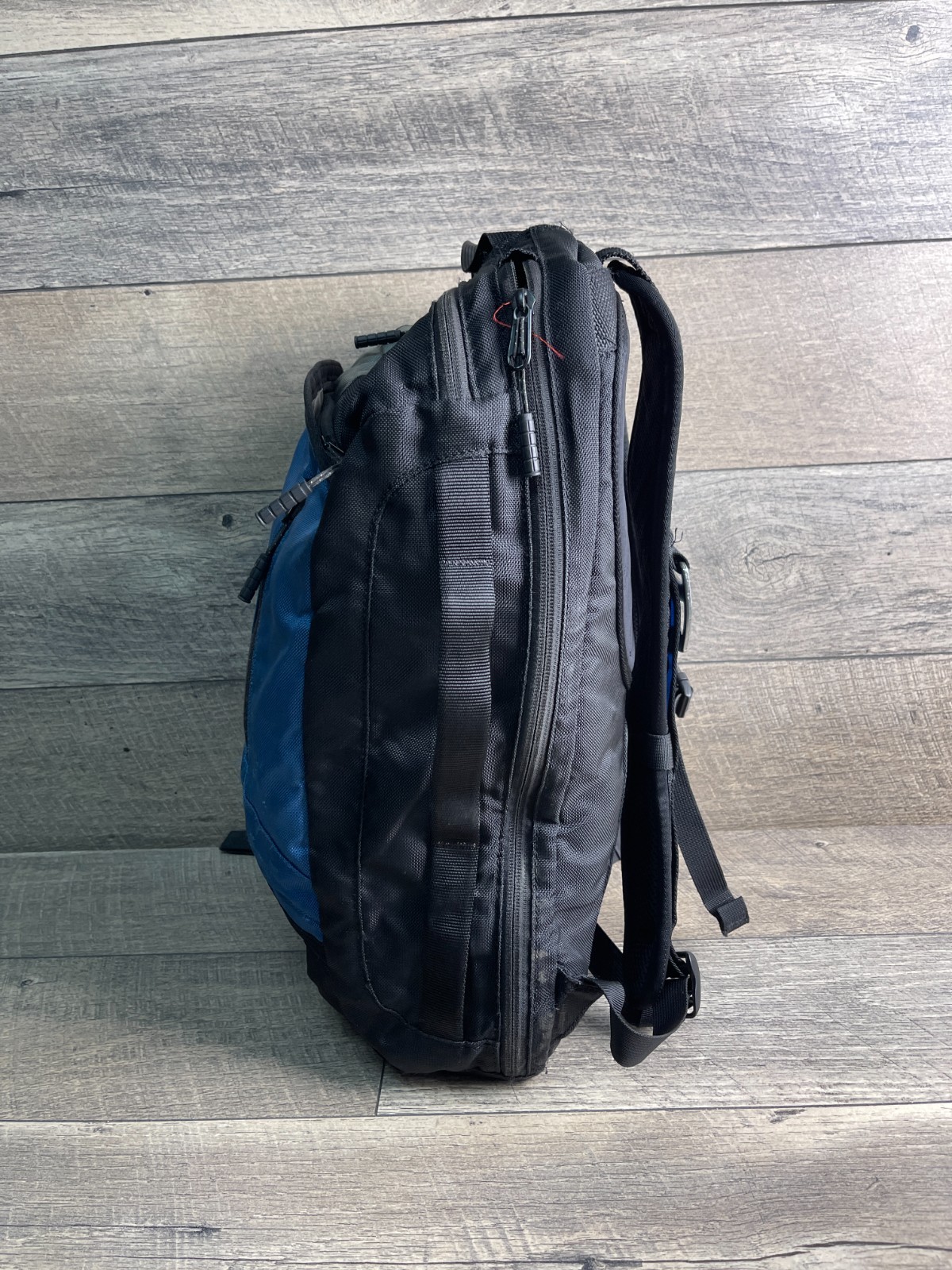 Timbuk2 Backpack Medium Q Blue Black Zip Inner Pocket Laptop Sleeve Shoulder