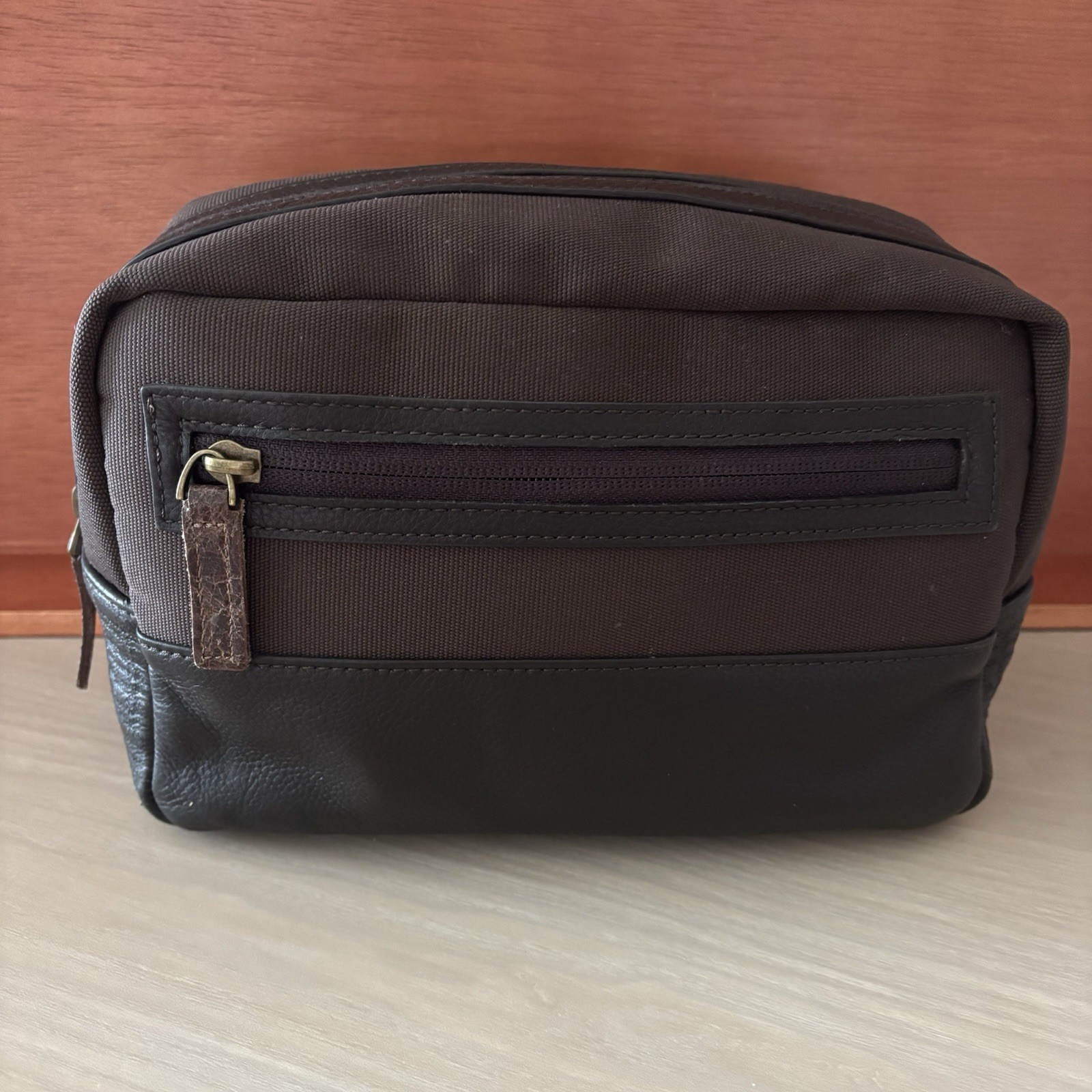Boconi Mens Classic Dopp Kit Toiletry Travel Bag Top Zip Brown