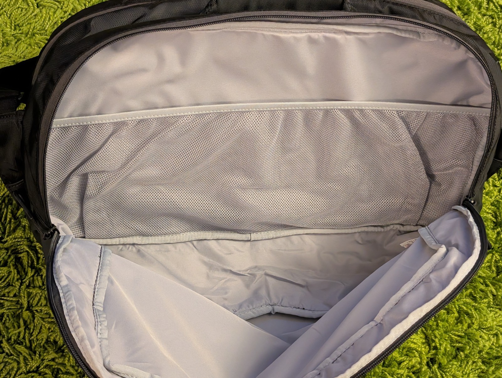 Nike Run Duffel Bag 34L Black Reflective Swoosh Waterproof Zip Running Gym