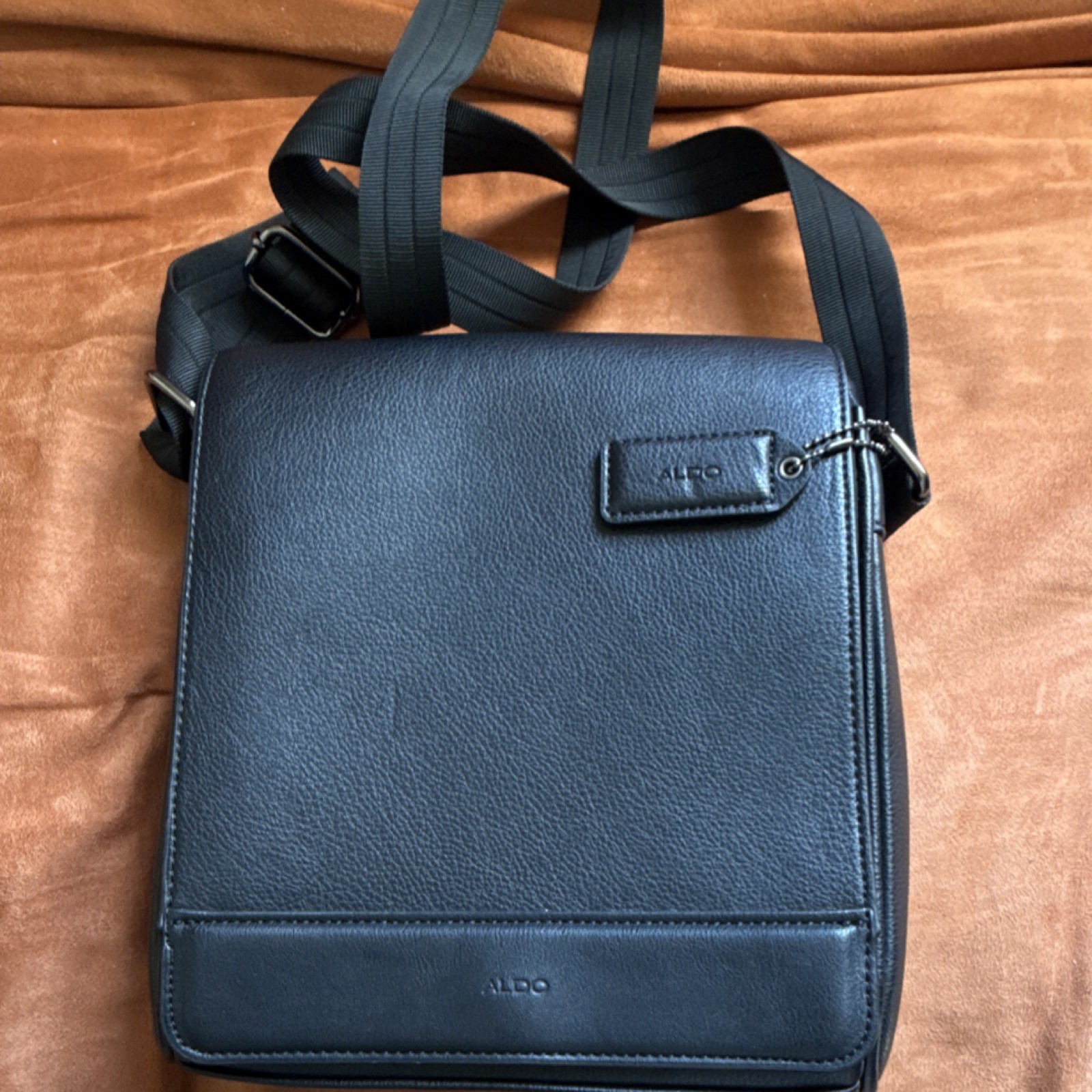ALDO Black Messenger Bag Men Adjustable Strap Magnetic Closure Inner Pockets