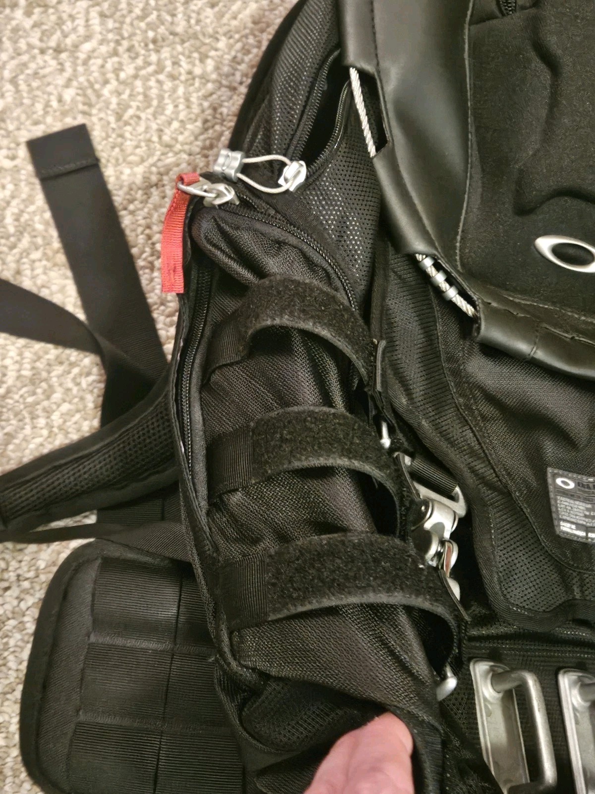 Oakley KITCHEN SINK Backpack 34L Capacity – 92060AODM – BLACK