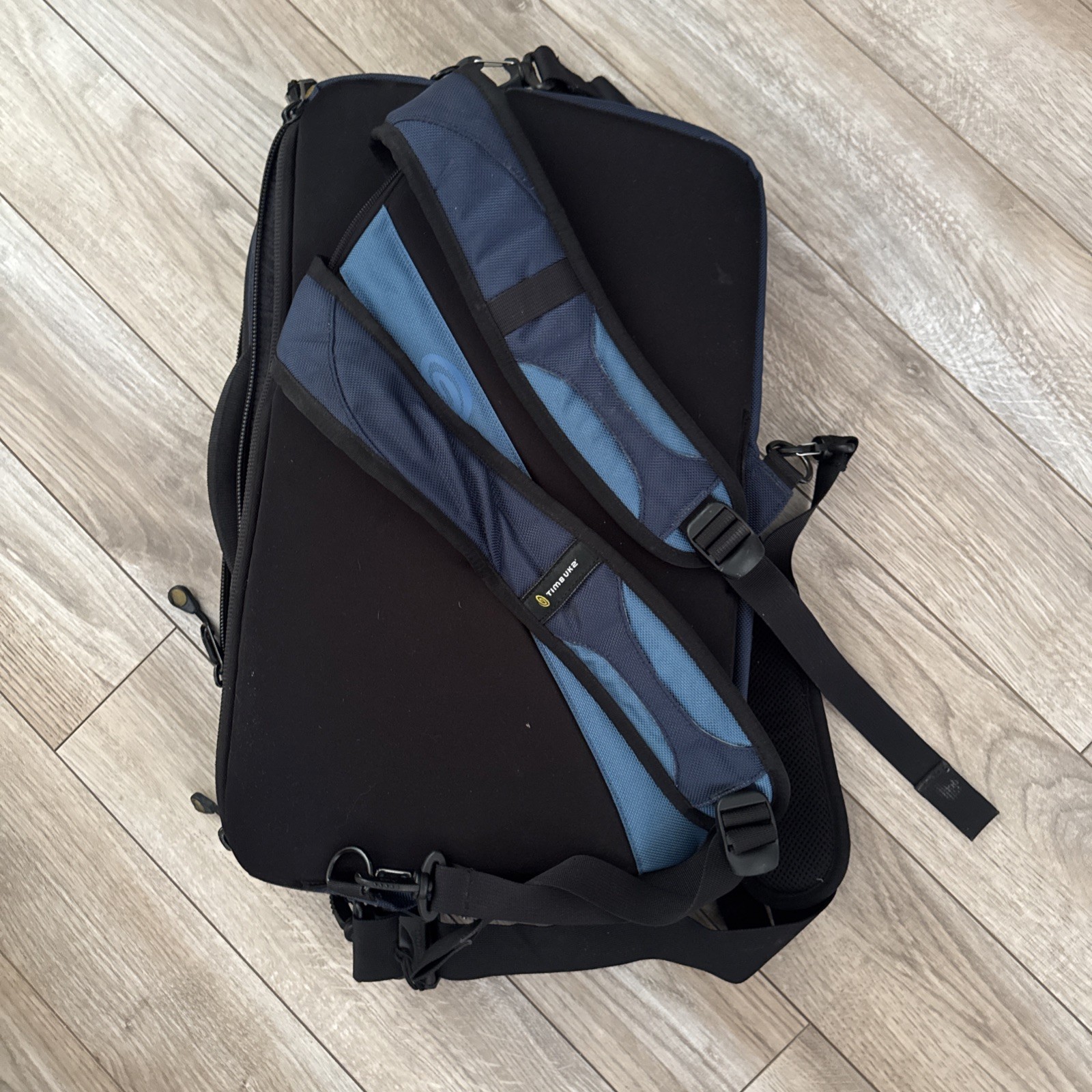 Timbuk2 Outtawhack 3-in-1 Messenger Backpack Convertible Travel Laptop MINT!
