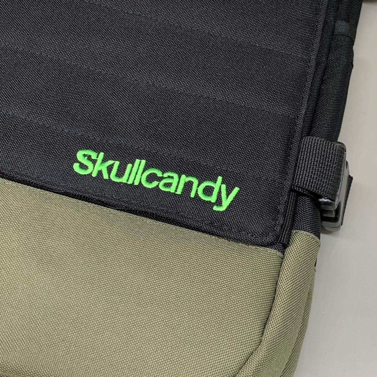 SKULLCANDY Heavy Duty Backpack 18″ x 12″ Green/Black SKDY1153
