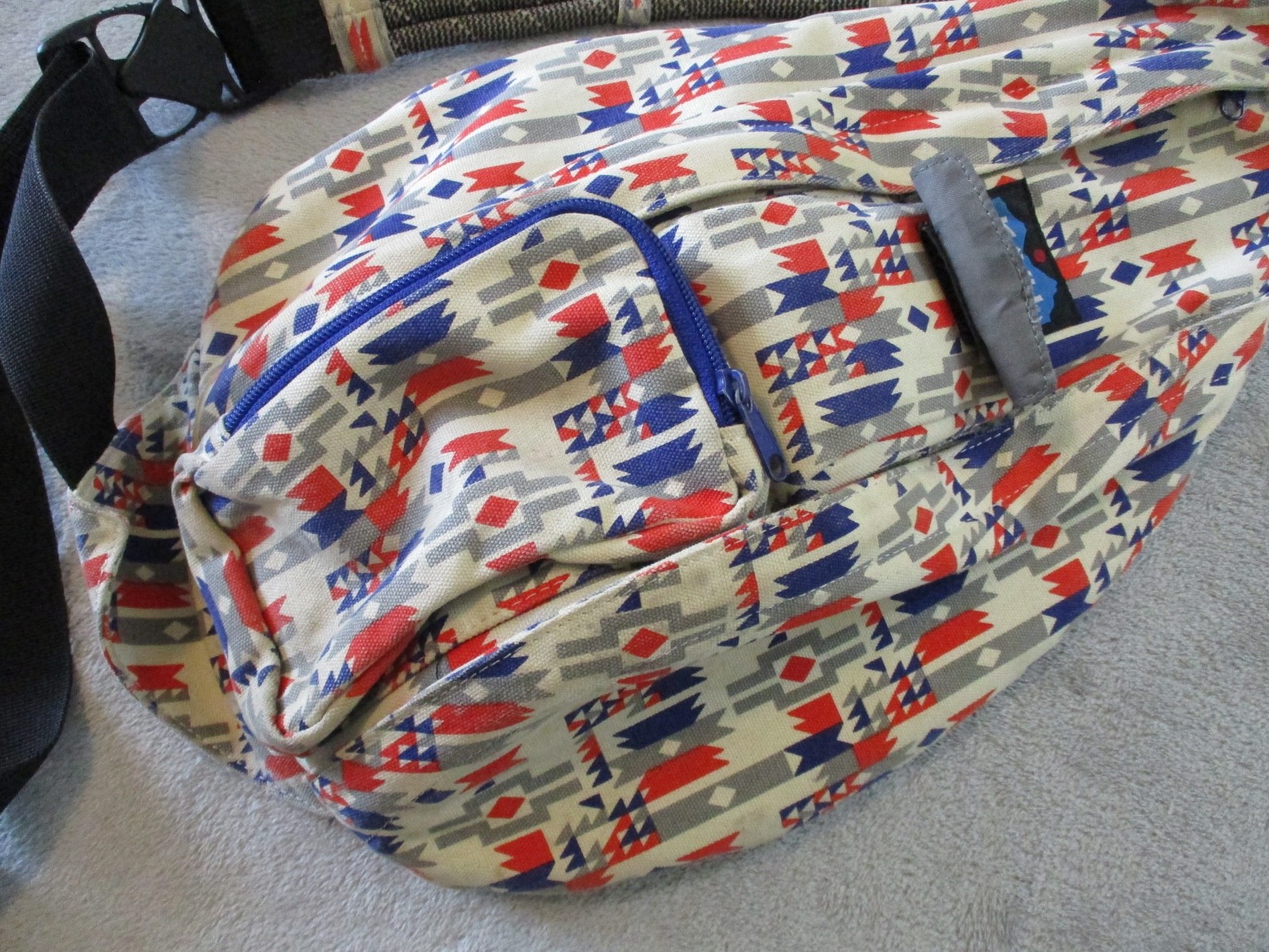 KAVU Rope Sling Pack Backpack White Blue Aztec Southwestern Cowboy Rodeo Western