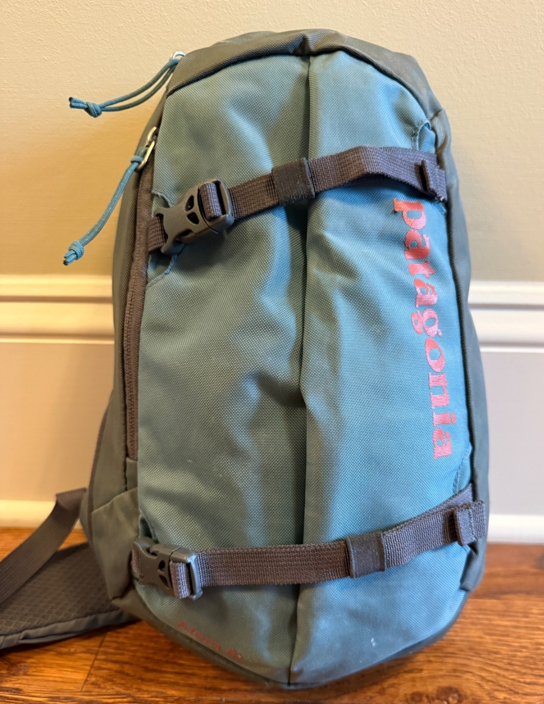 Patagonia Atom 8L Sling Crossbody Bag Backpack Gray Teal Travel Hiking Day Pack