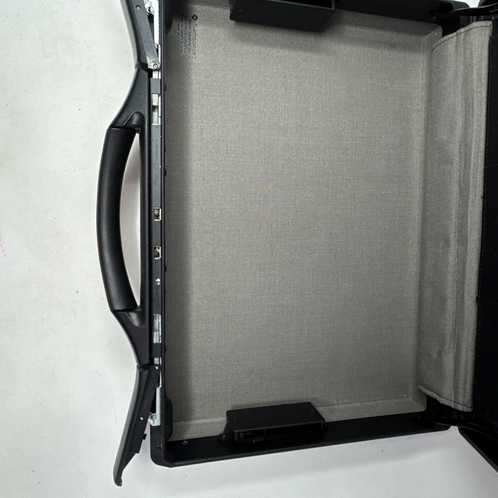 Vtg 1993 Samsonite Quantum Focus Hard Shell Briefcase Attache Prop IBM ERA – USA