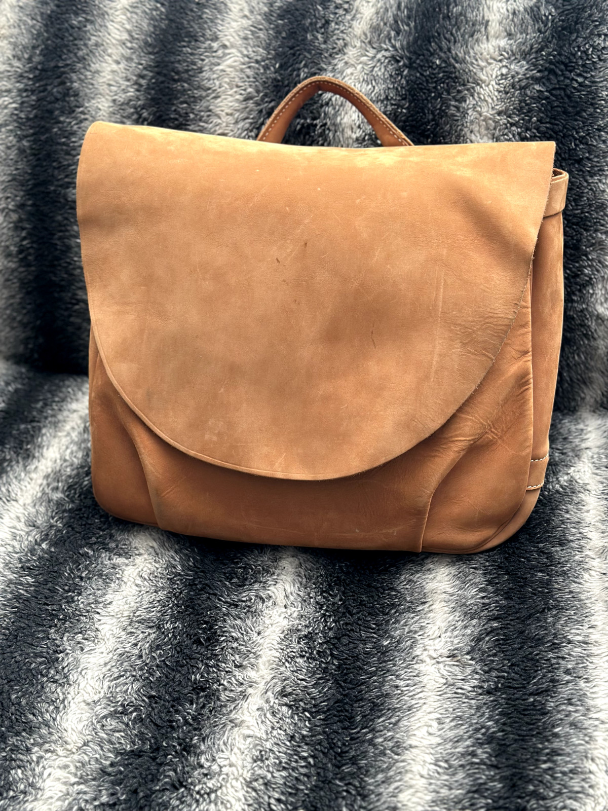 “THE J PETERMAN COMPANY” Saddle Tanned Leather Messenger Satchel Bag