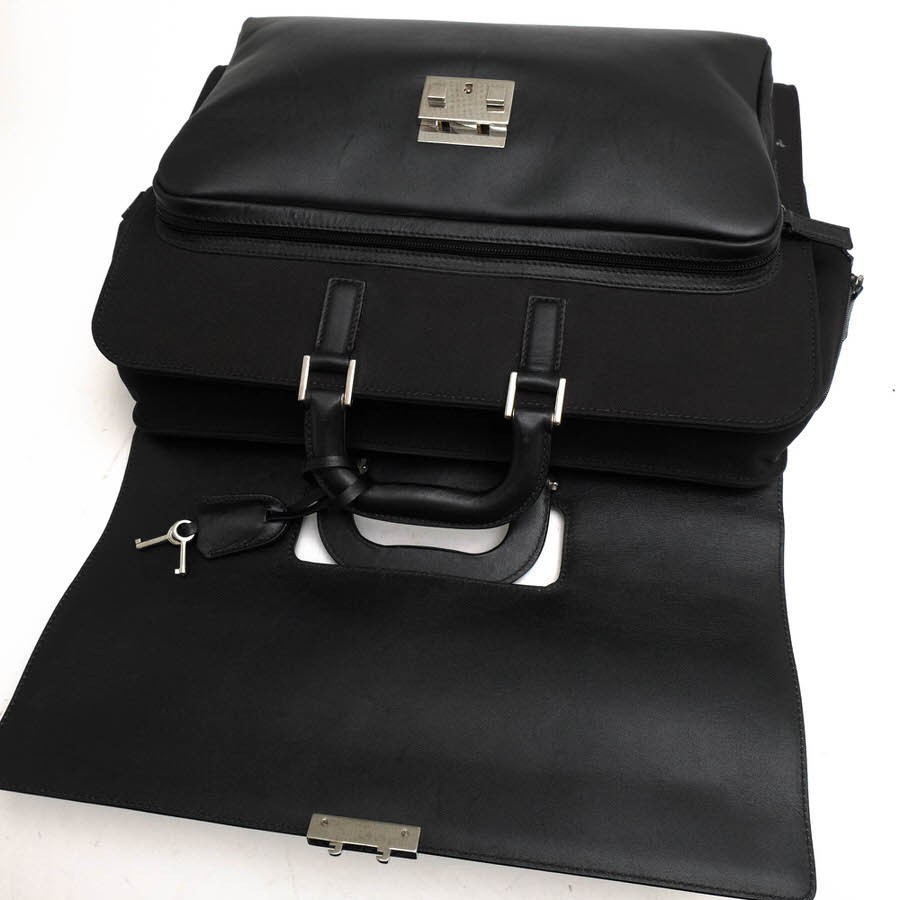 Gucci business bag cowhide calf flap type Used
