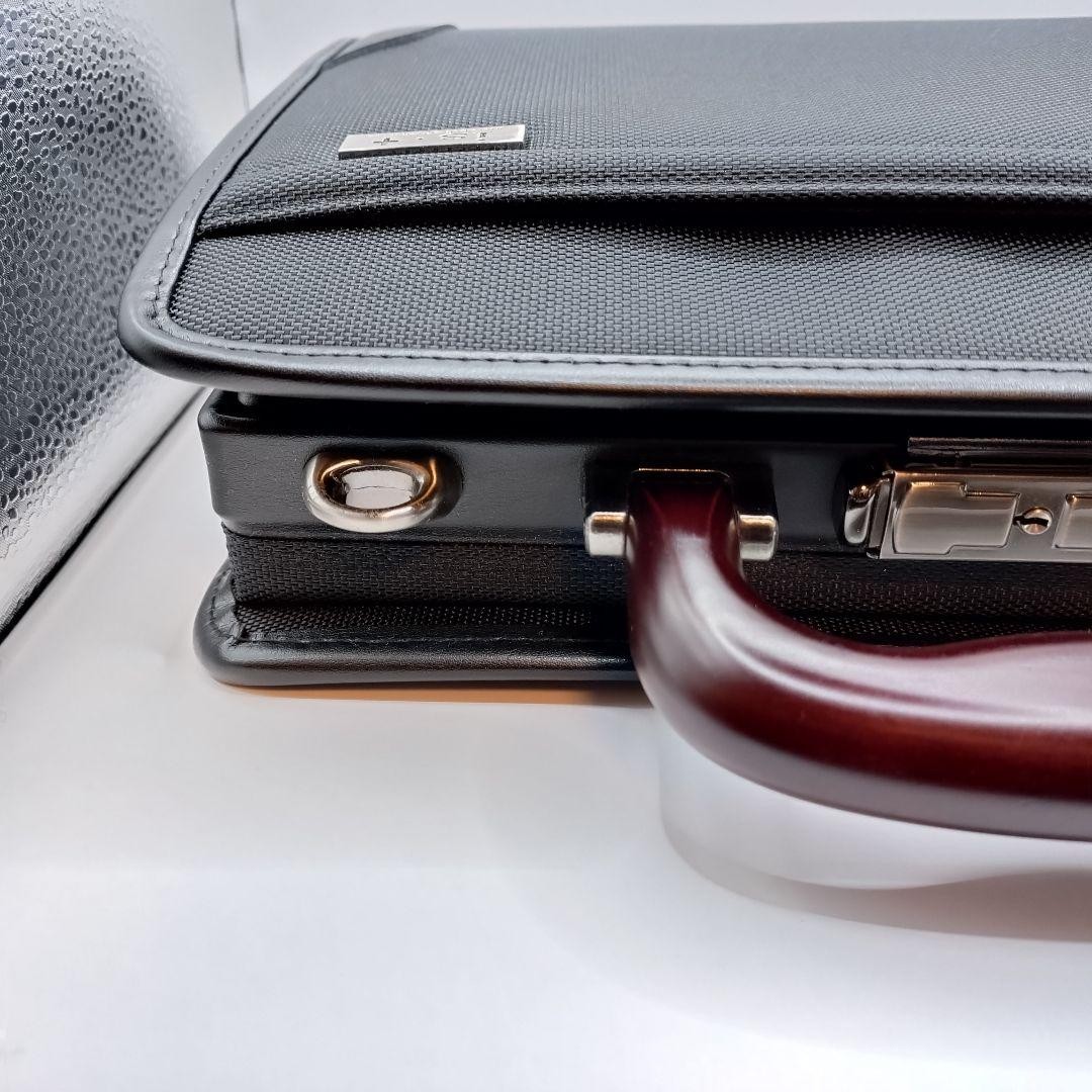 IS PLUS Business Bag Black Wooden Handle B5 30cm Used