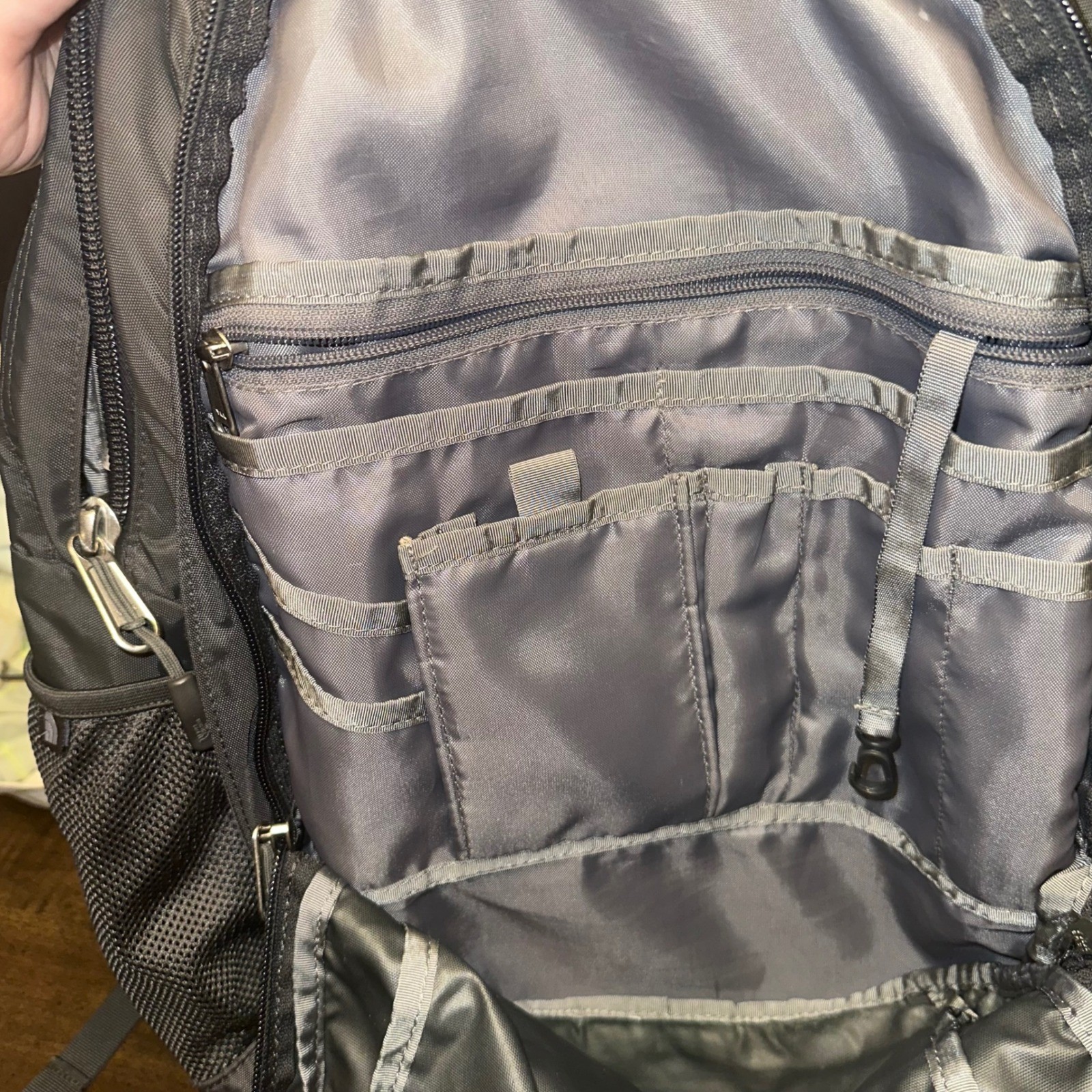 The North Face Recon Backpack Black/Red Laptop Hiking Travel School 30L