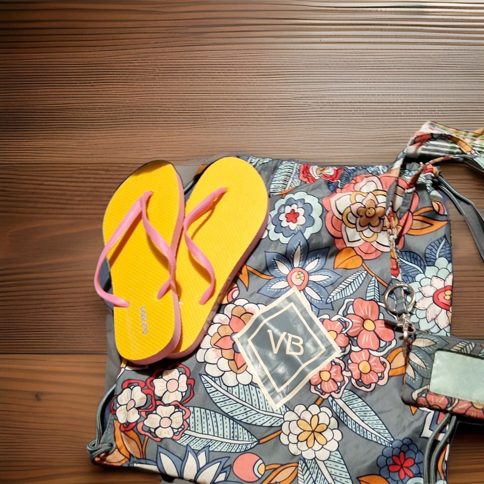 ​Vera Bradley Floral Drawstring Backpack Lanyard ID Case Old Navy Flip Flops