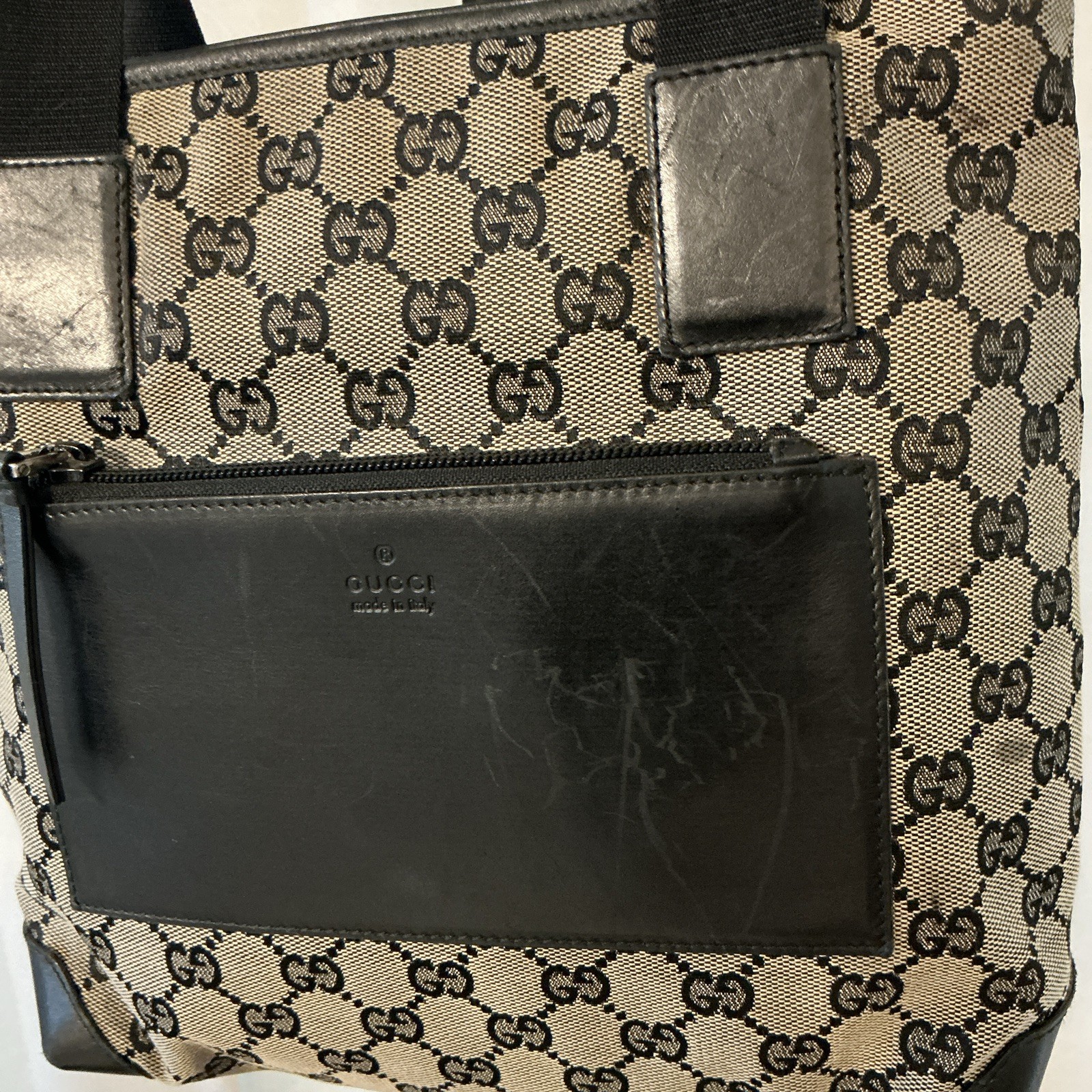 Gucci Beige Black GG Monogram Medium Zip Tote – Scuff on leather