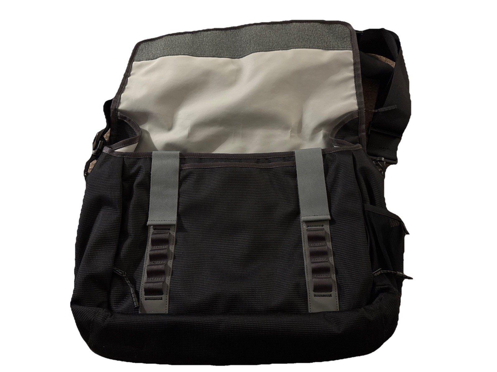 Timbuk2 Command Messenger Bag Black Crossbody Padded Laptop Adjustable Zip