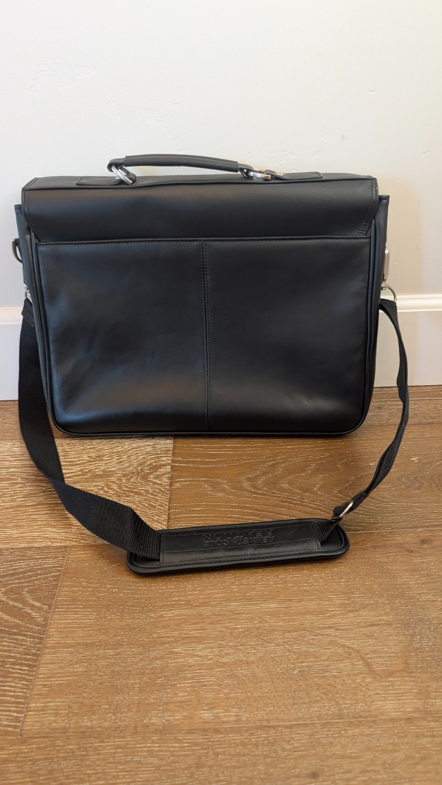 Kenneth Cole Reaction Colombian Leather Laptop Portfolio Messenger Bag