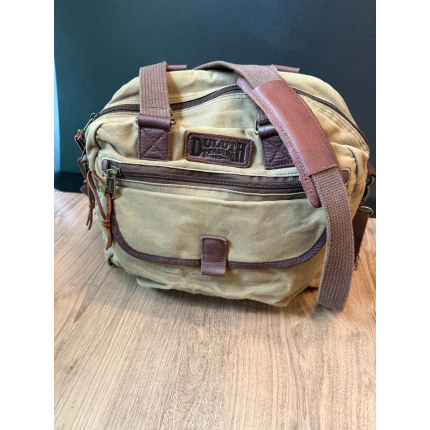 Duluth Trading Co Khaki Oilcloth Canvas Leather Trim Messenger Laptop Bag Field