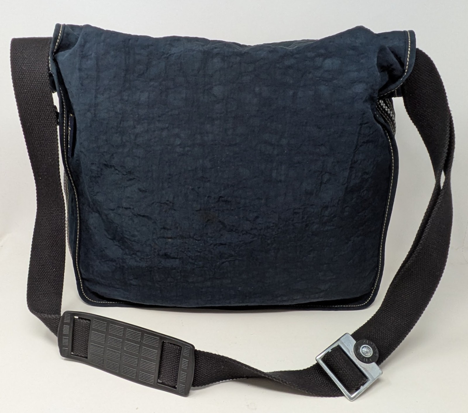 Kipling Madhouse Postman Bag Mirage Las Vegas Logo Expandable Messenger Bag Blue